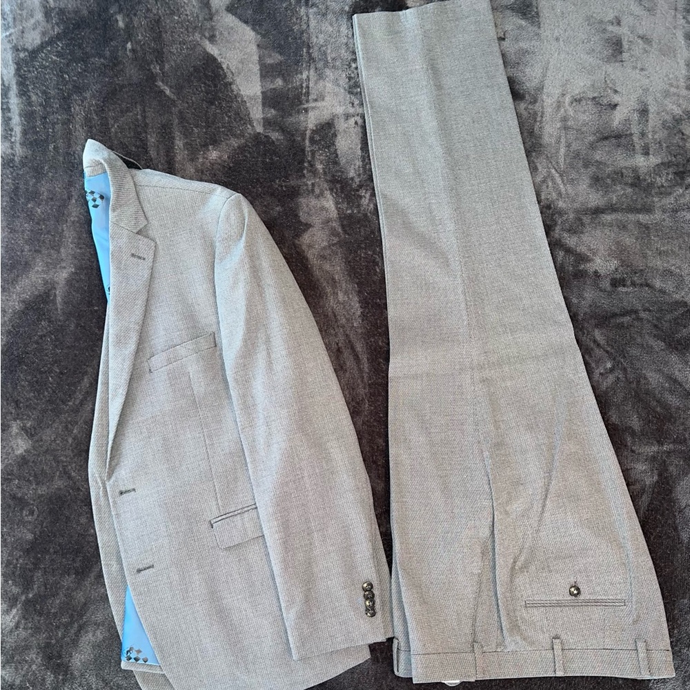 Men's Gray Suit - Jacket 42R and Pants 36x30 SLIM FIT - Picture 9 of 16